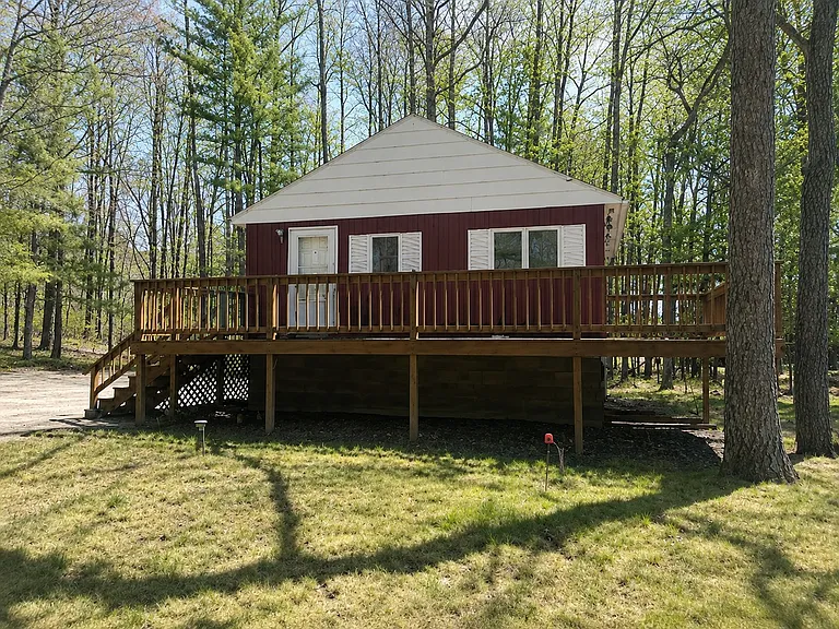 10727 Mann Lake Rd — Photo 2