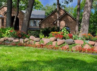 8110 High Point Trl, White Lake, MI 48386