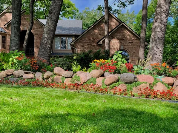 8110 High Point Trl, White Lake, MI 48386