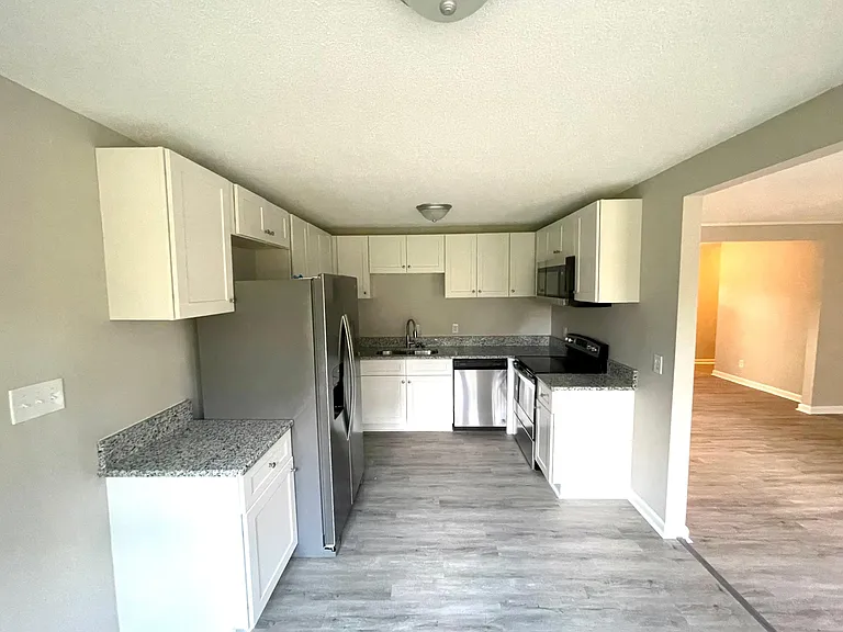 518 Platinum St — Photo 4