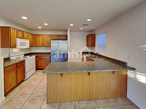 3rd image of 1683 E Jeanne Ln