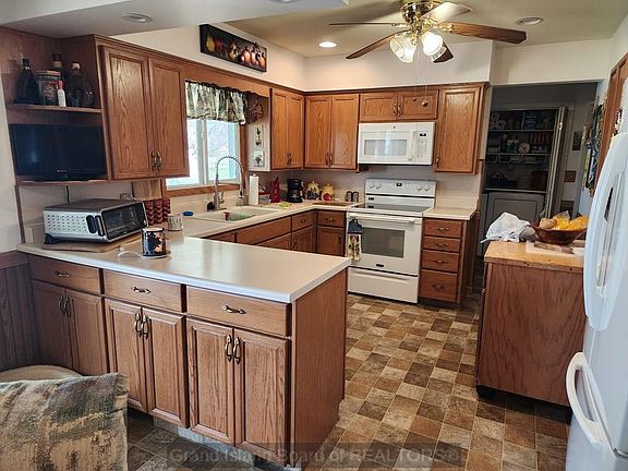 4th image of 4080 W Capital Ave