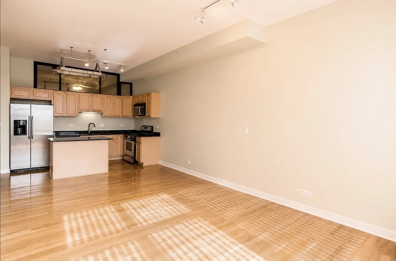 2 bed, 1000 sqft, $2,500 — Photo 2