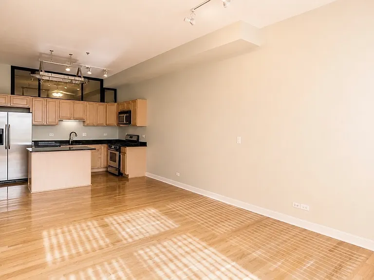 1 S Leavitt St #409 — Photo 2