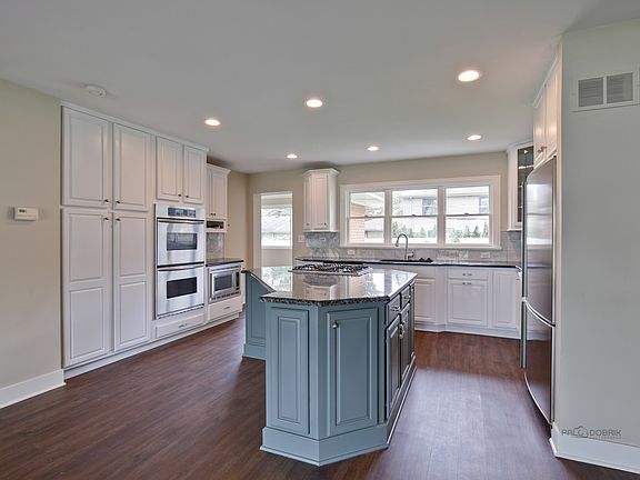 4th image of 395 Munroe Cir