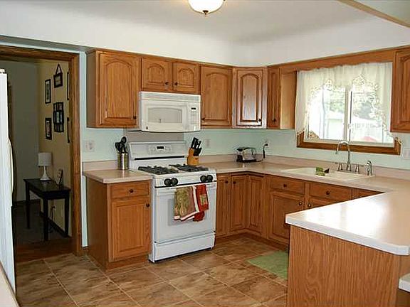 3rd image of 125 Parkside Dr