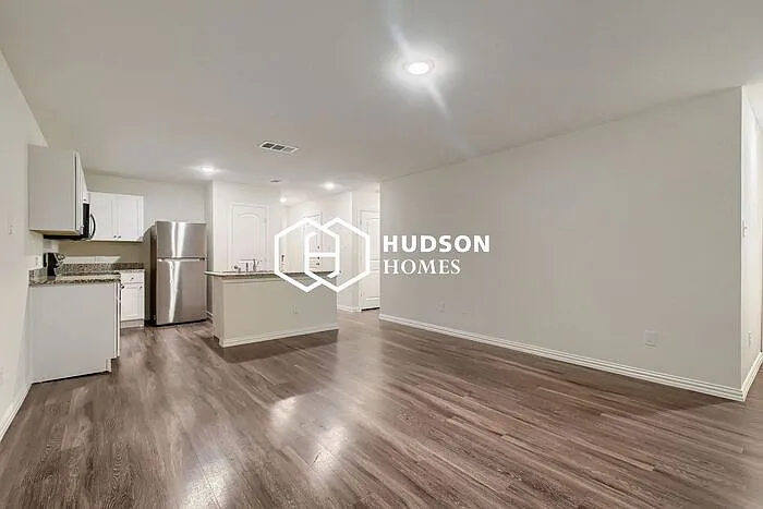 1608 E Robert St — Photo 6