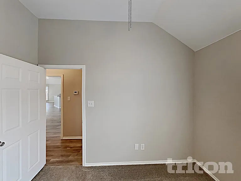 1013 Kingsley Dr — Photo 18