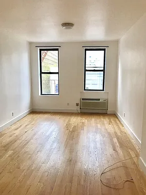 Rented by ELK Investors | media 25