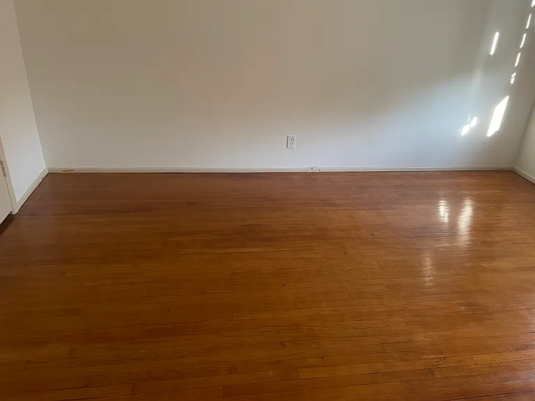 932 W Glenoaks Blvd — Photo 9