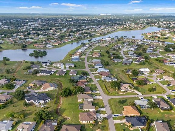 2nd image of 1275 Blue Lake Cir