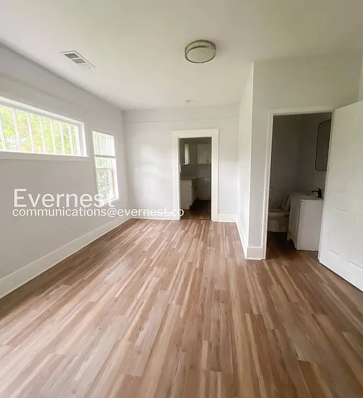 821 50th St N — Photo 11