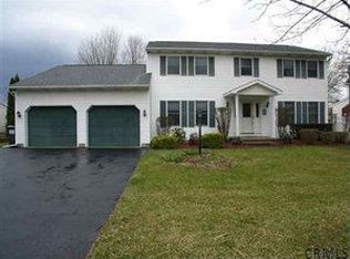 54 Huntleigh Dr, Loudonville, NY 12211