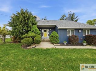 121 W Hill Rd, Colonia, NJ 07067