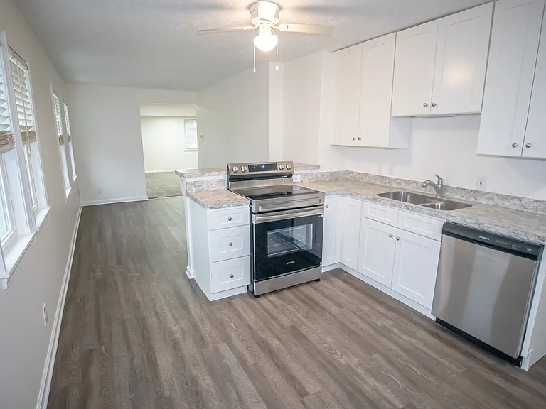84 Thames Ave — Photo 14
