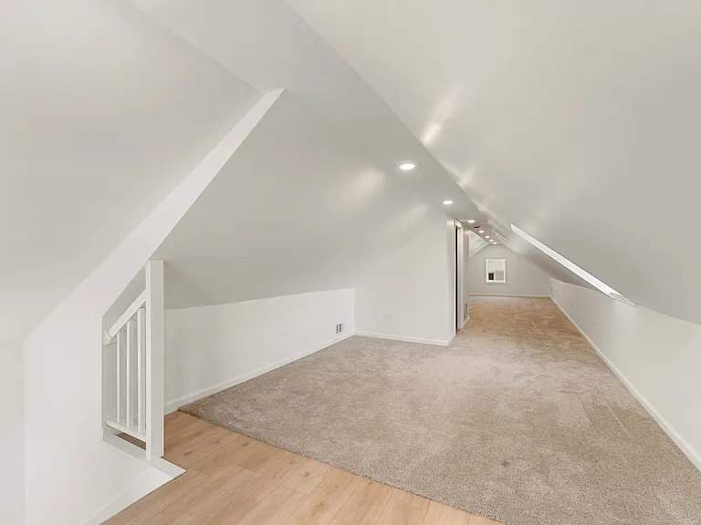 2913 W 38th St #2 — Photo 8