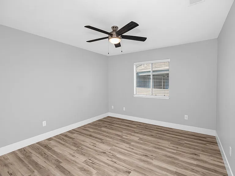 Summerview Apts — Photo 8