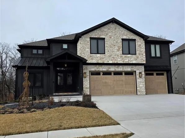 13447 Terrace Park Dr, Parkville, MO 64152
