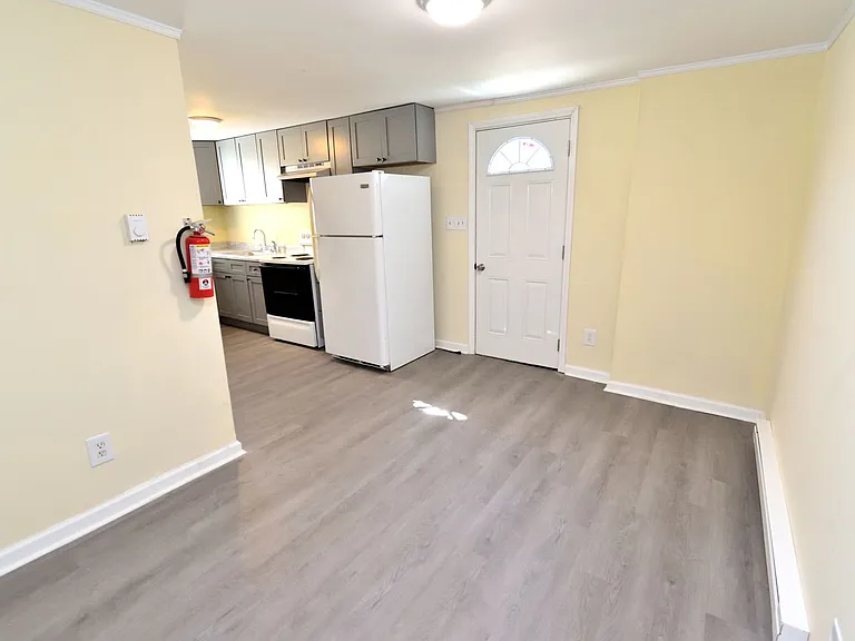 827 Gay St — Photo 10