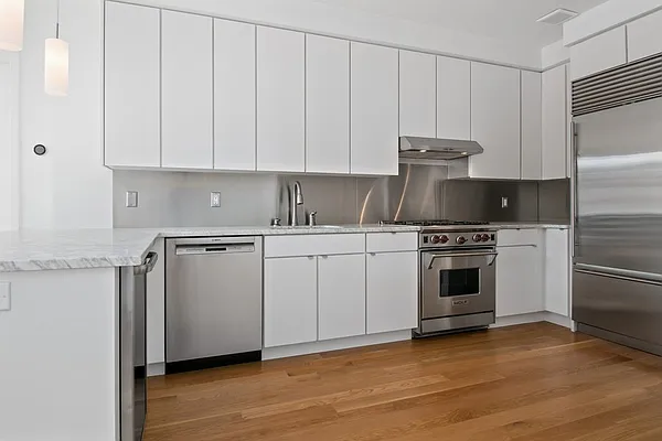 Rented by R New York | media 4