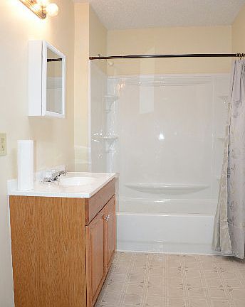 5th image of 668 NW Shaw Gln