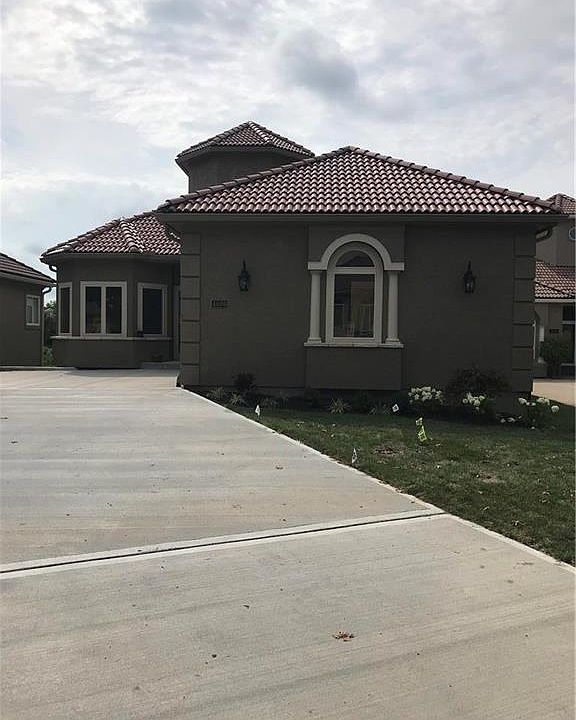 1st image of 4606 NE Dick Howser Cir