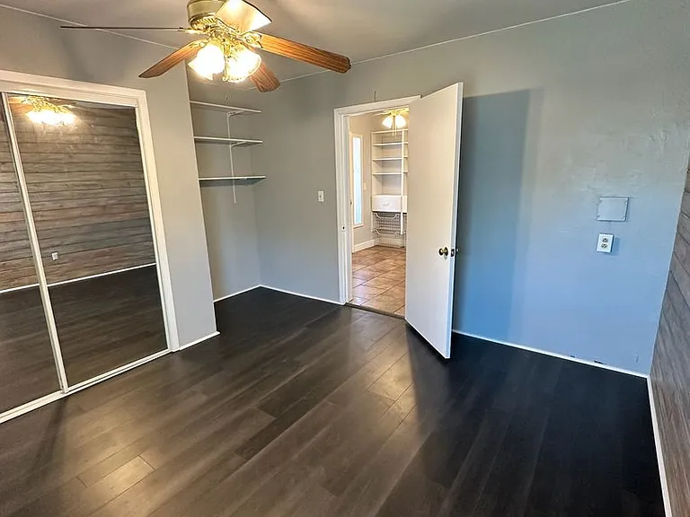 323 W Myrtle St — Photo 15