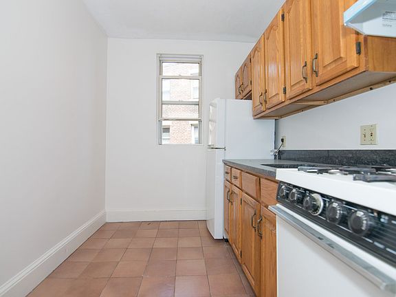 5th image of 11 Scottfield Rd APT 7