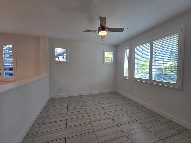 953 Kennedy Dr — Photo 5