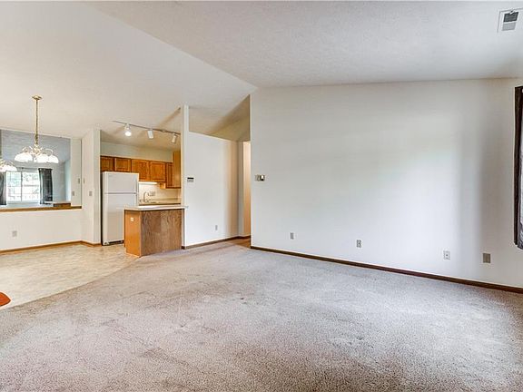 4th image of 35173 Greenwich Ave