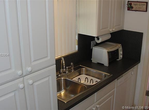 3rd image of 515 S Crescent Dr APT 111