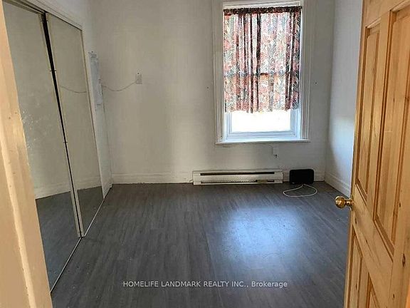 4th image of 92 King St W