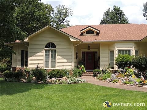 Pretty front landscaped area