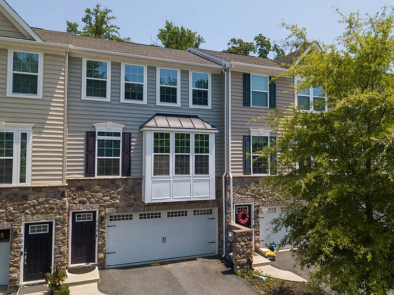 220 W General Grey Ct — Photo 2