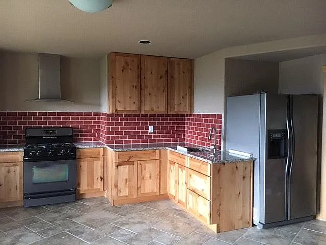 Full kitchen