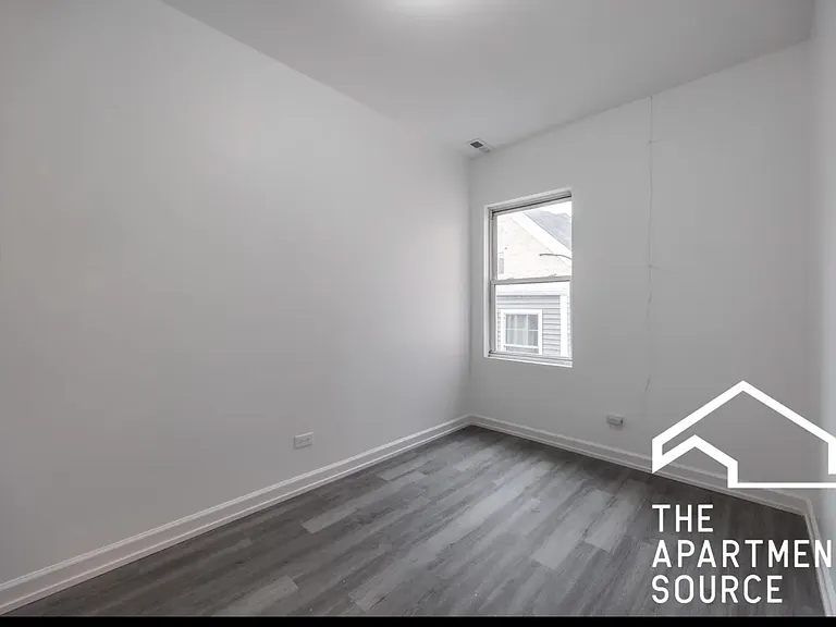 1018 N Hamlin Ave #2 — Photo 7