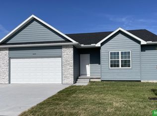 465 Thornbird Dr, Fremont, NE 68025