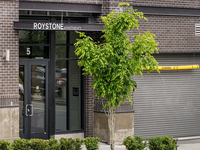 Roystone — Photo 22