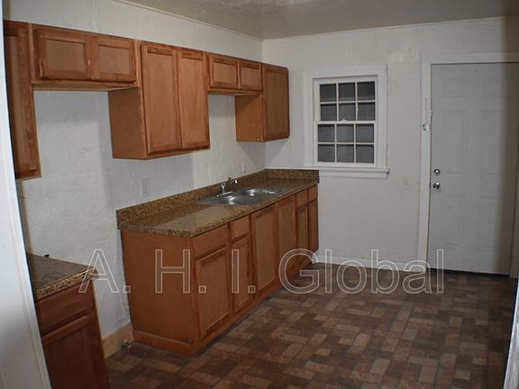 3rd image of 3806 S Taylor St