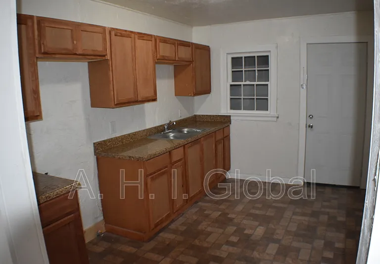 3806 S Taylor St — Photo 3