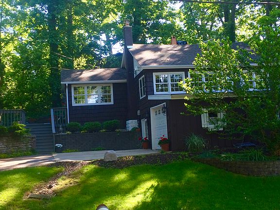 2nd image of 693 Valley Dr
