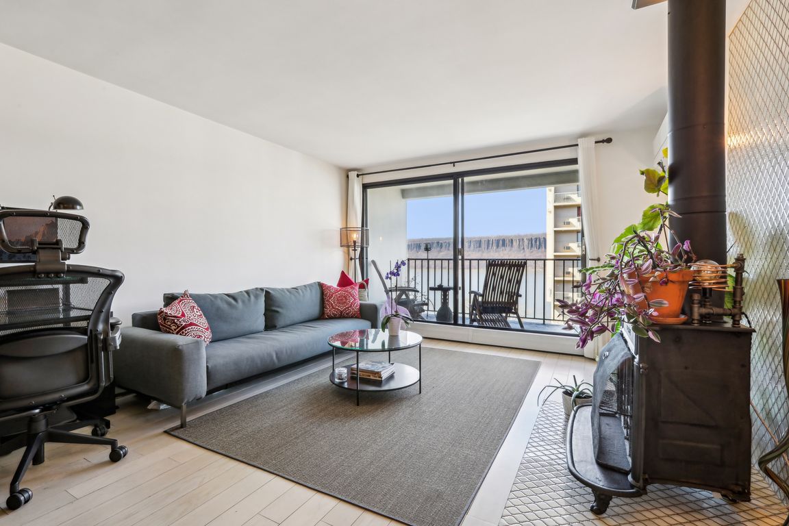 Warburton Ave 4H-008.jpg