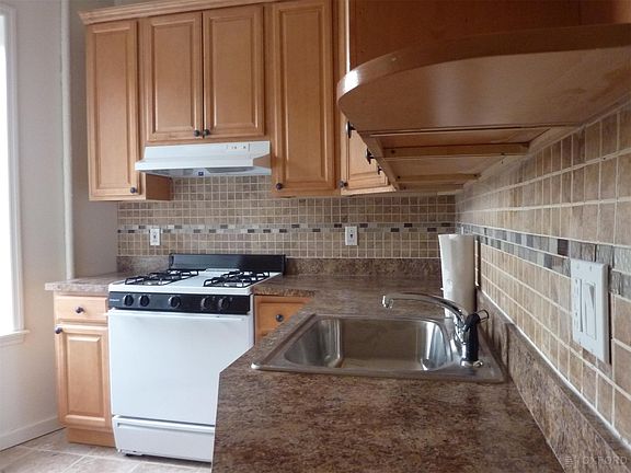 3rd image of 420 E 21st St APT 208