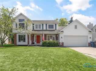 2062 Lexington Dr, Perrysburg, OH 43551