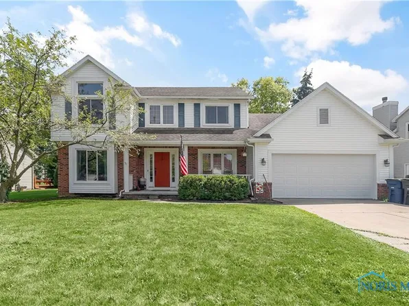 2062 Lexington Dr, Perrysburg, OH 43551