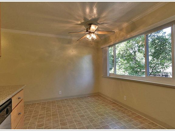 5th image of 570 University Ave APT 4