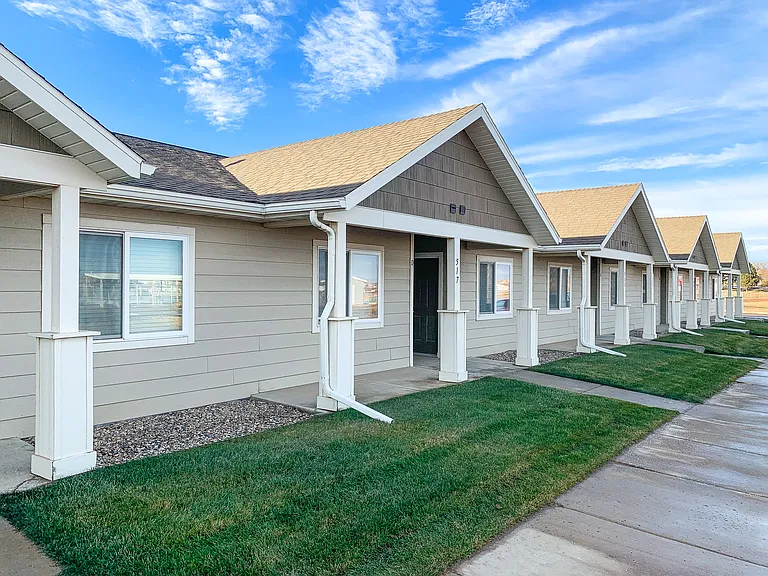 Strata Estates of Watford City Townhomes — Photo 12