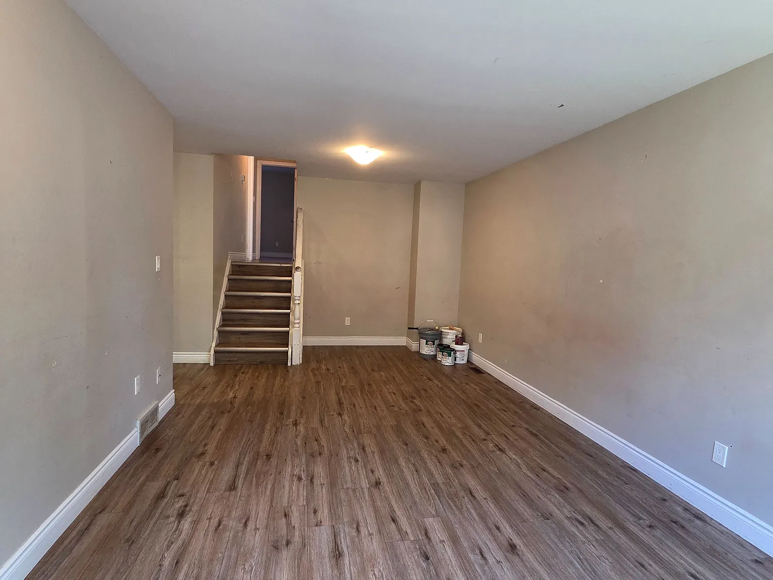 4 bed, $2,900 — Photo 2