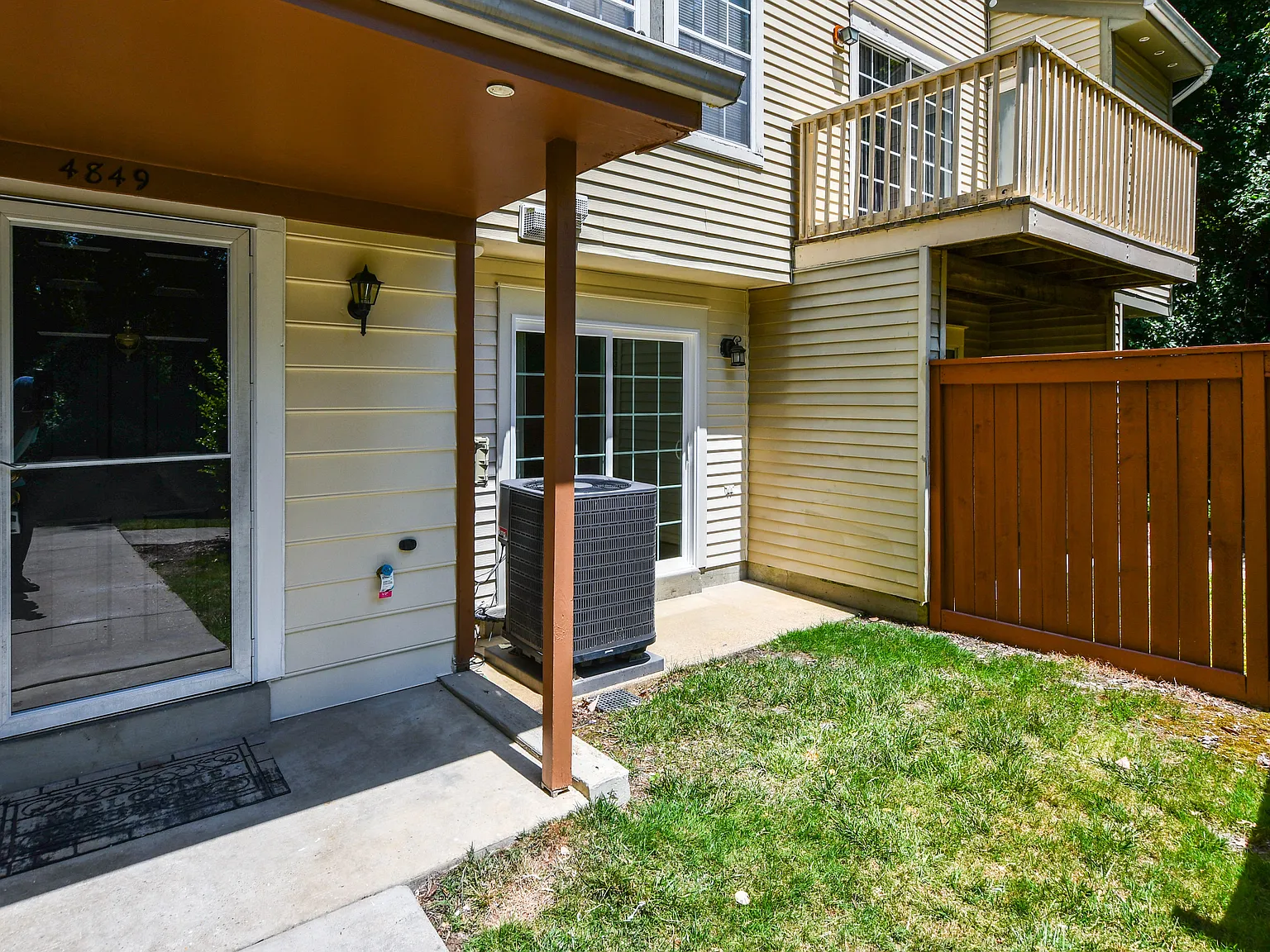 3 bed, 3.5 bath, 1912 sqft, $2,995 — Photo 2
