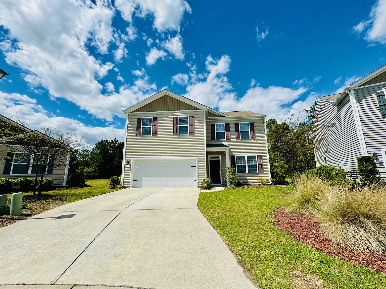 4 bed, 2.5 bath, 2382 sqft, $2,300 — Photo 2